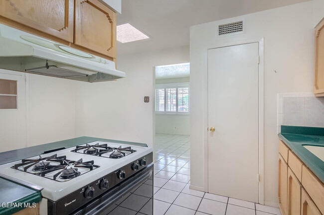 Building Photo - 2125 Pacheco Dr