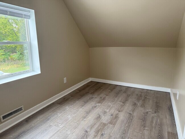 Building Photo - 729 Vine St