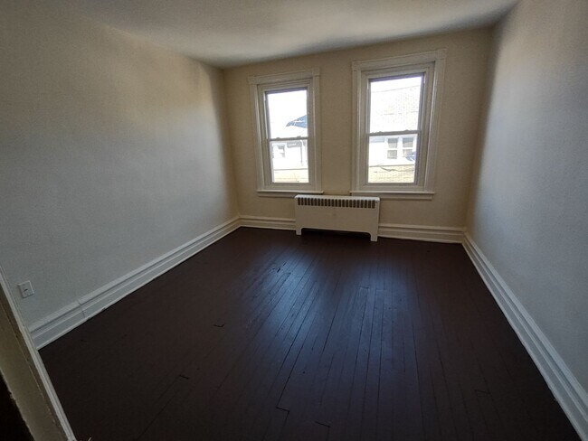 Building Photo - 2 Bedroom for Rent