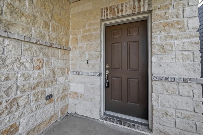 Building Photo - 3405 Knighton Hill Dr