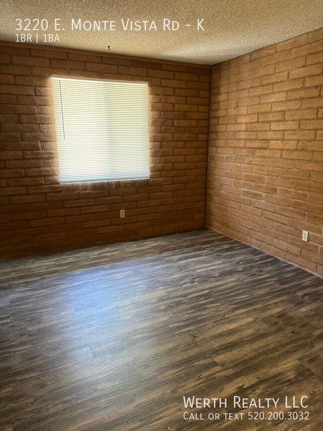 Building Photo - 3220 E Monte Vista Dr