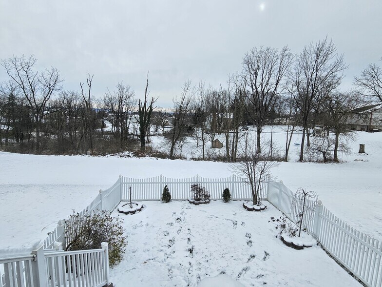 Building Photo - 42 Beverly Dr