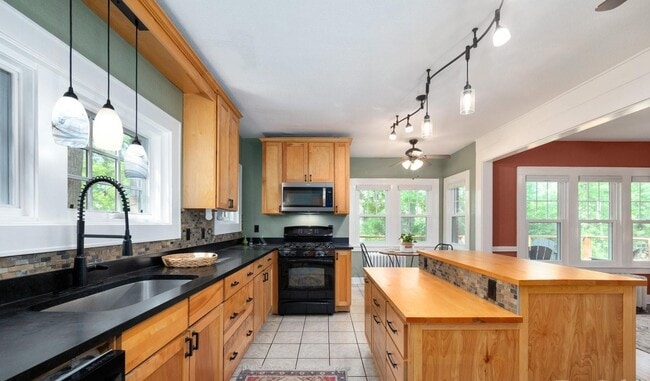 Building Photo - Asheville - Historic Charm Meets Modern Living!