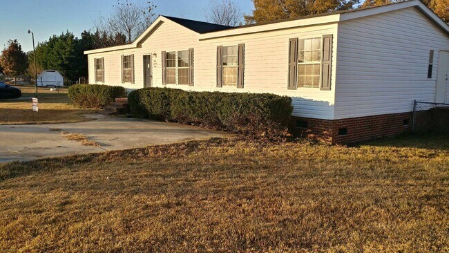 Building Photo - 104 Nandina Pl