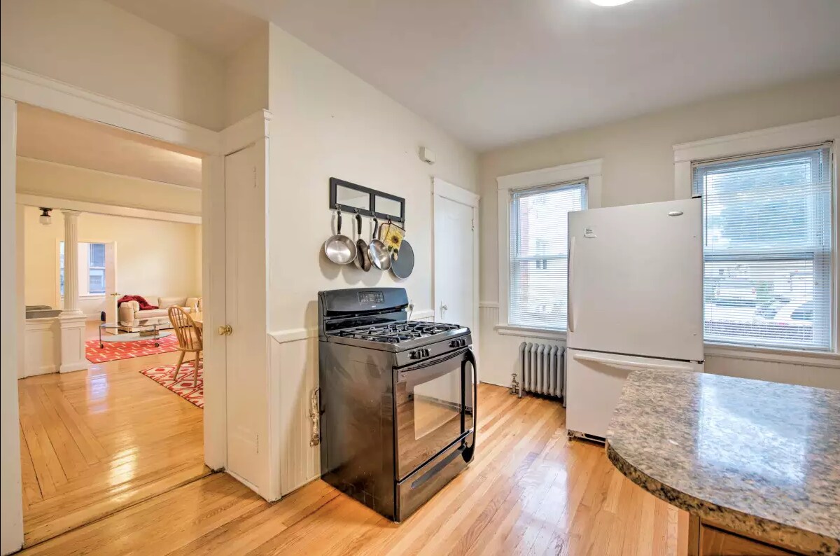 Building Photo - 34 Pembroke Ave