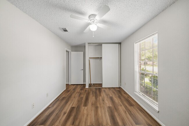 Building Photo - 2819 Kettle Run Dr