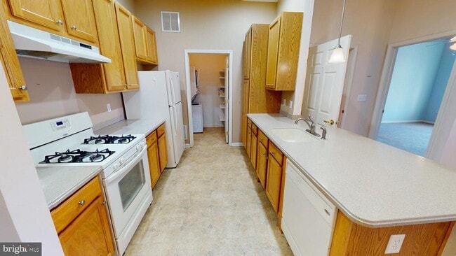 Building Photo - 432 Highland Ests