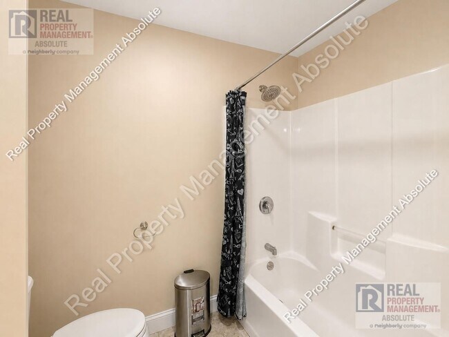 Building Photo - Prime Hudson Location: 3-Bed Townhouse Beside Benson’s Park