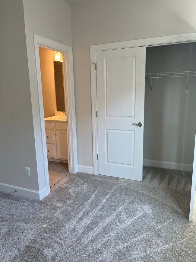 Building Photo - 3581 Carnaby St