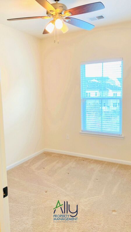 Building Photo - 2044 BethPage Ct