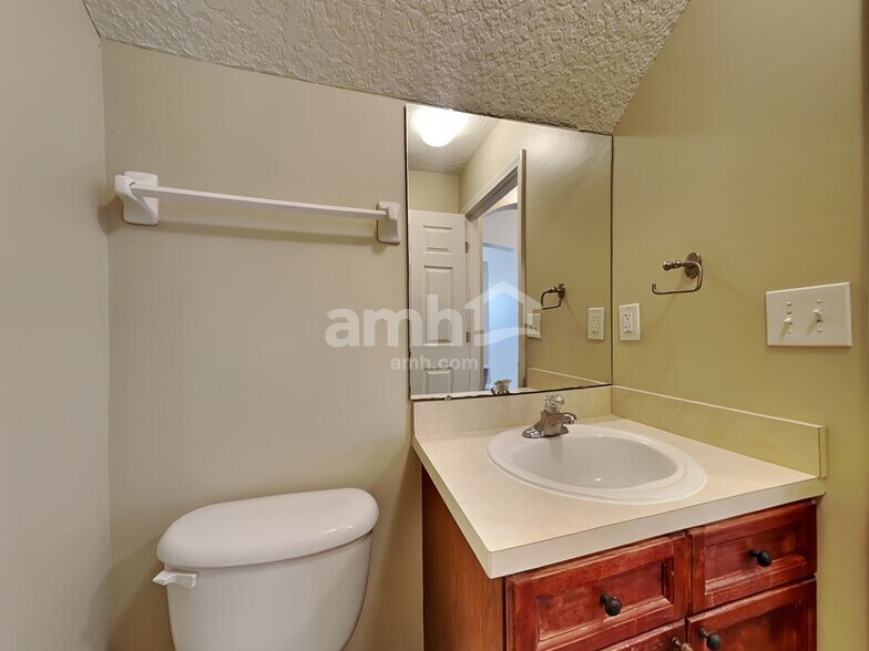 Building Photo - 2859 Pebblewood Ln