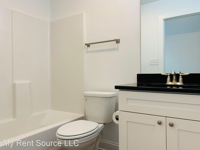Building Photo - 2 br, 2 bath House - 105 Oak St