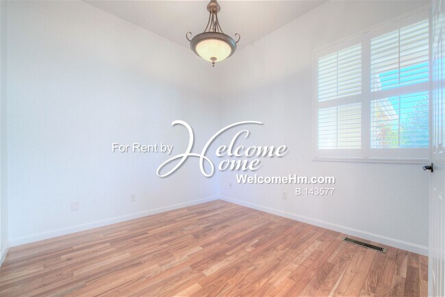 Building Photo - 3125 Roxbury Dr