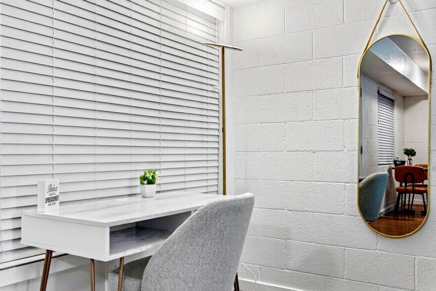 Building Photo - 109 E Broadway Rd