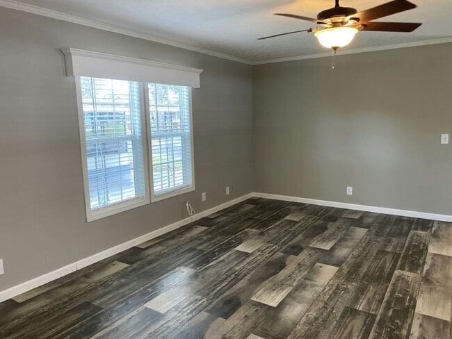 Building Photo - 2614 Azalea Pl