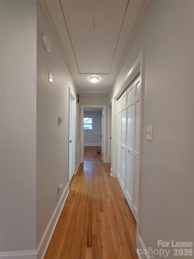 Building Photo - 4426 Holbrook Dr