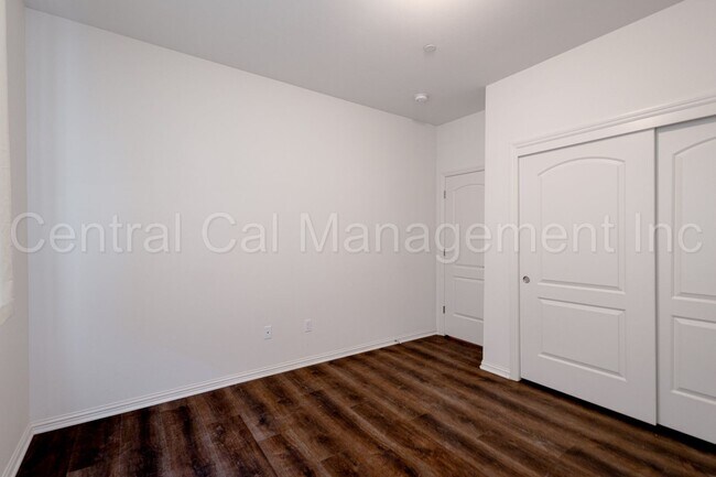 Building Photo - 4 Bedroom/3 Bath Home with Office and Paid...