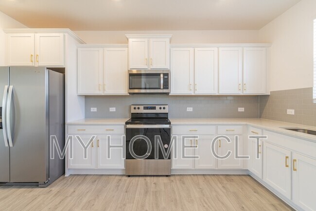 Building Photo - 15010 Scoter St