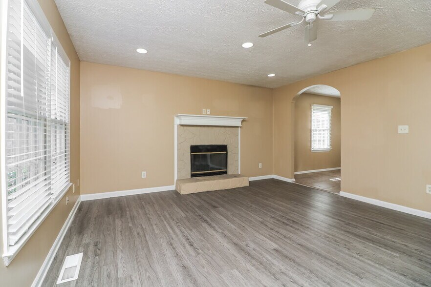 Building Photo - 28 Doe Ln