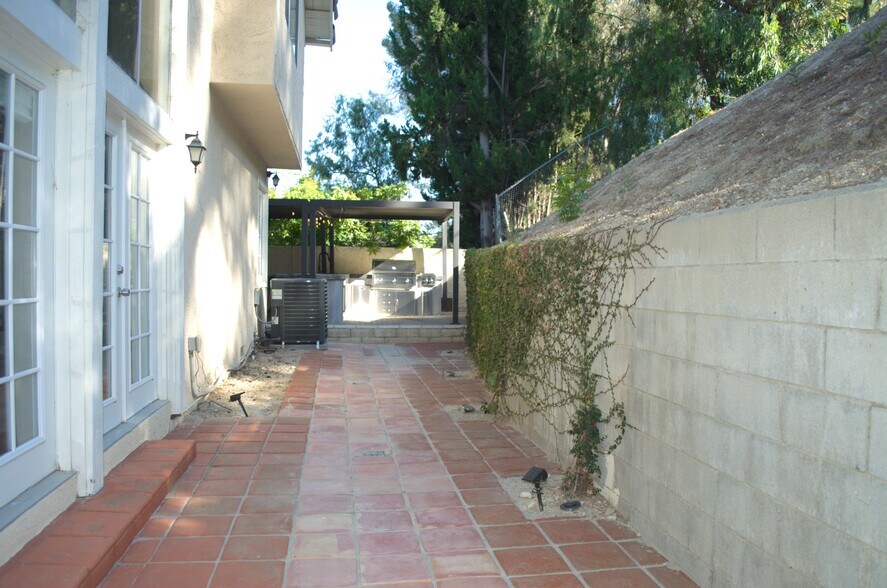 Building Photo - 22234 Miston Dr