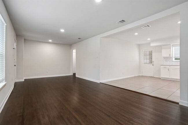 Building Photo - 3928 Valley Ridge Rd