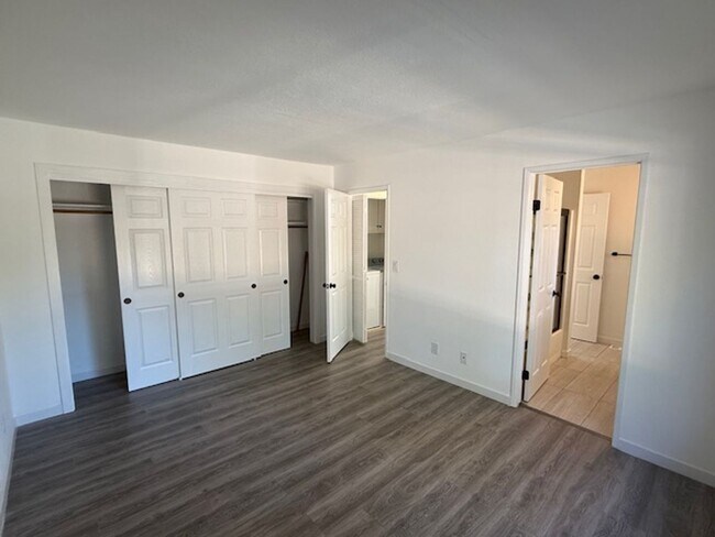 Building Photo - Renovated 2-Bedroom Condo in Martinez