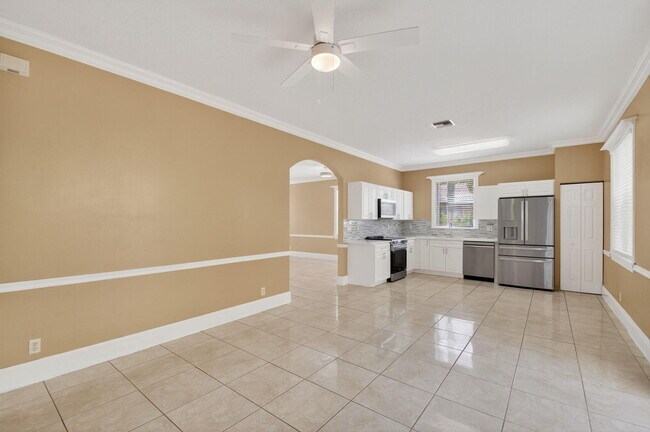 Building Photo - 1756 Pierside Cir