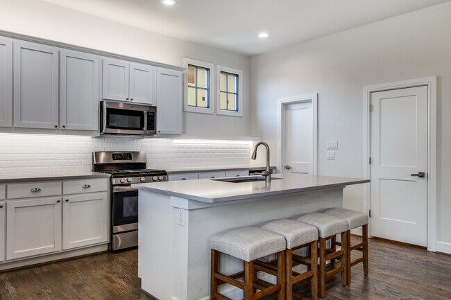 Building Photo - 5073 Gaston Ave