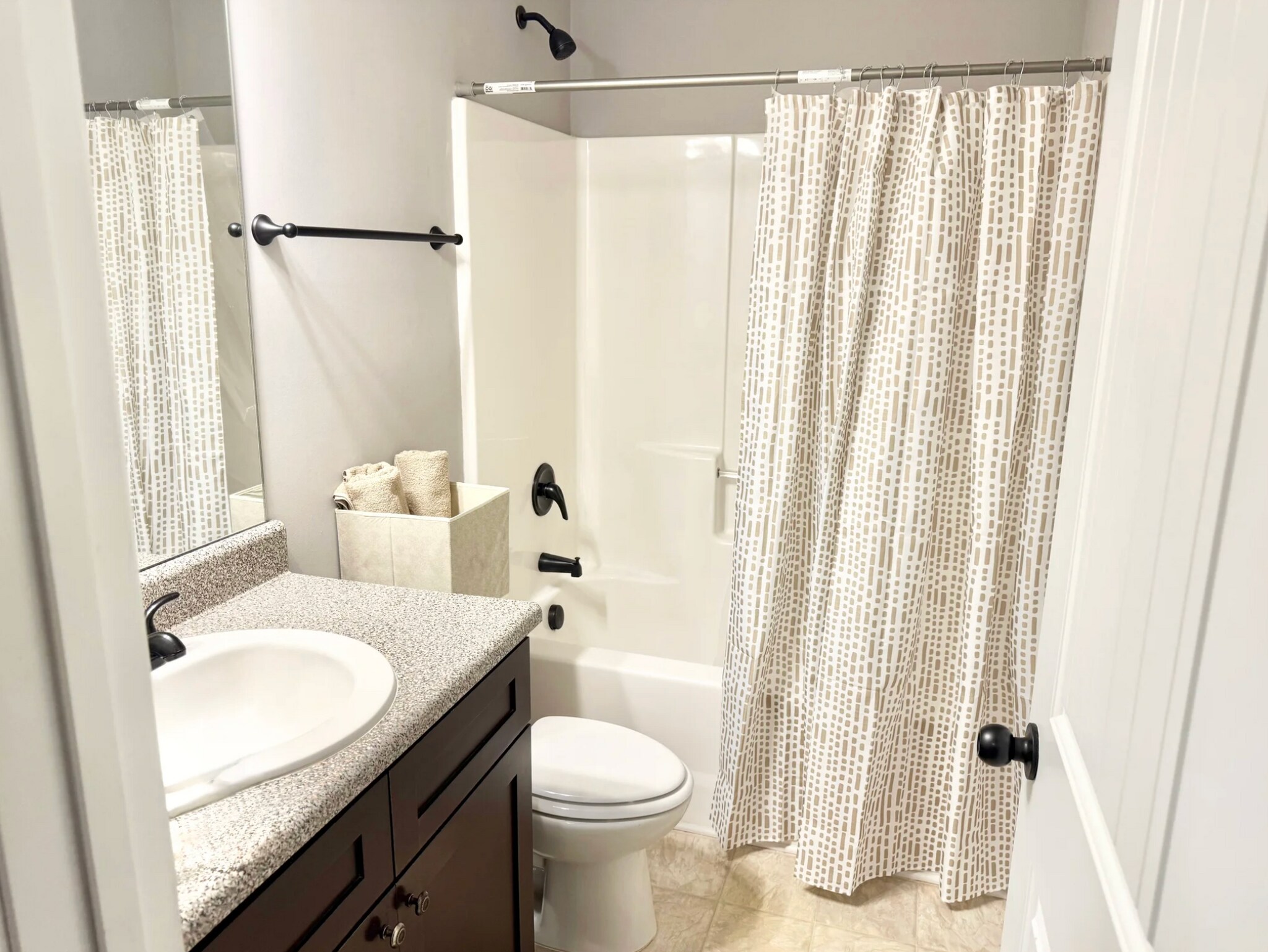 Building Photo - 819 Burch Creek Dr