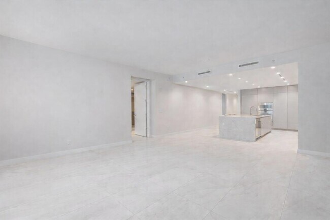 Building Photo - 200 SE Mizner Blvd