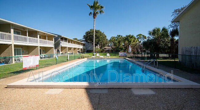Building Photo - 6903 N Lagoon Dr