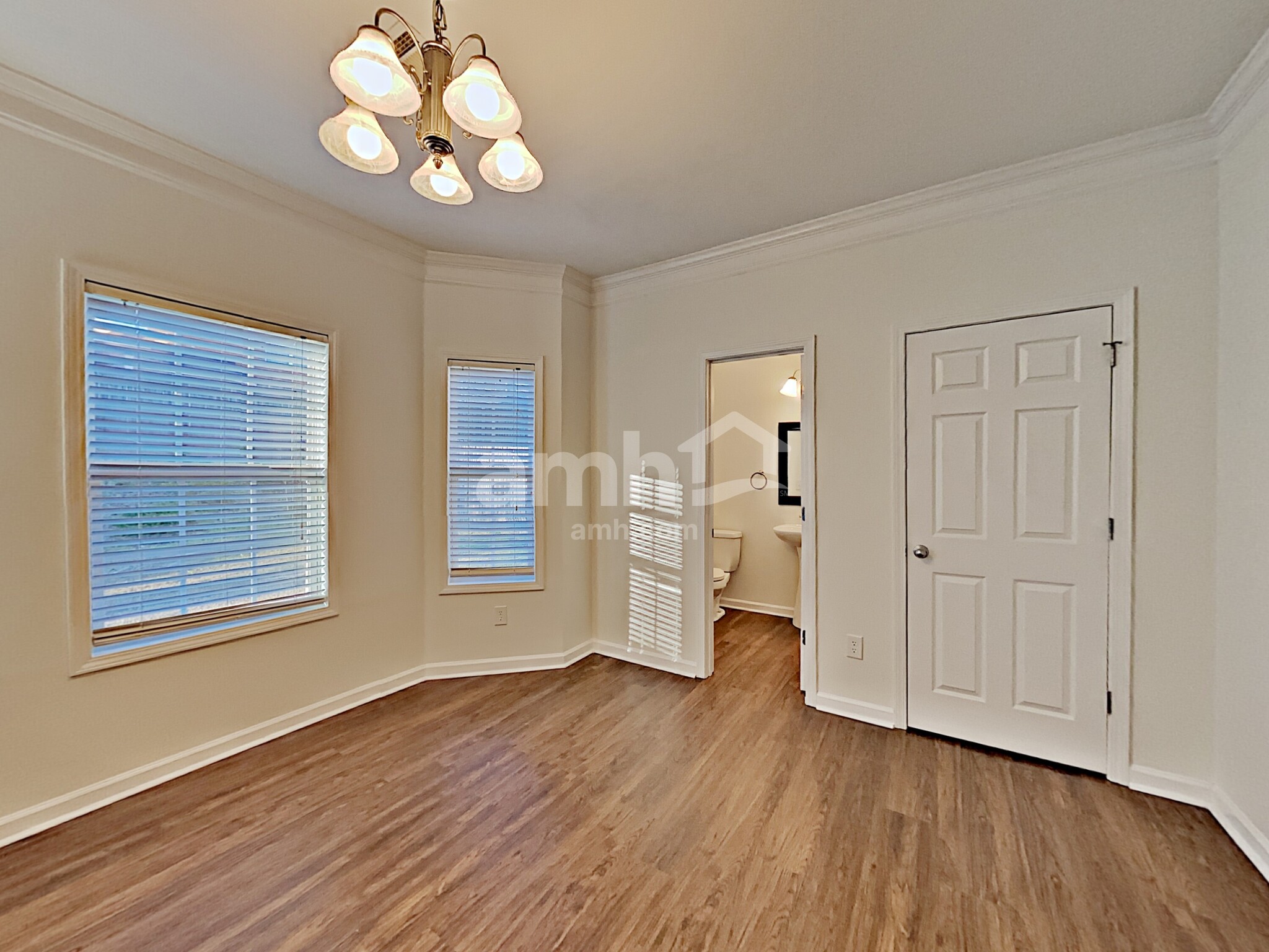 Building Photo - 932 Park Hollow Way