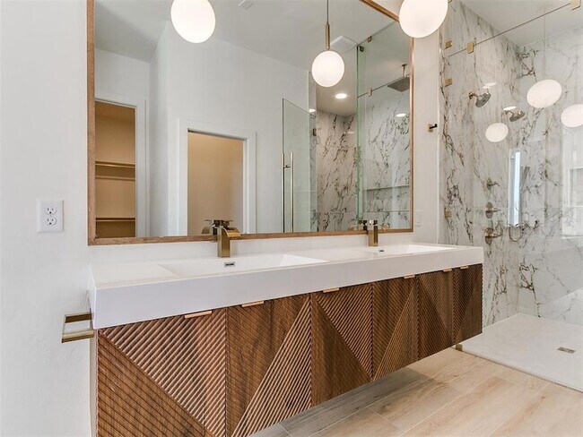 Building Photo - 605 N Idaho Ave