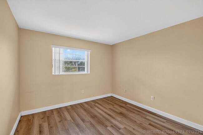 Building Photo - 1505 Crescent Cir