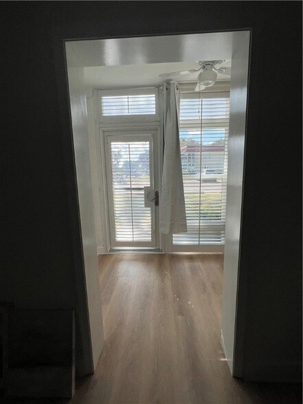 Building Photo - 18 Vista Palm Ln