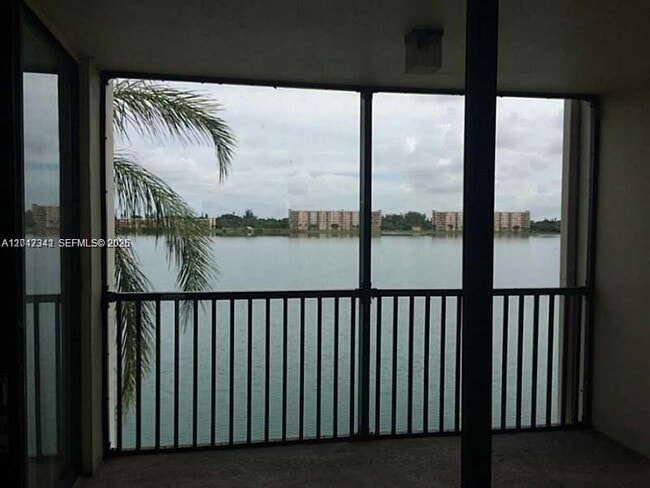 Building Photo - 117 Lake Emerald Dr