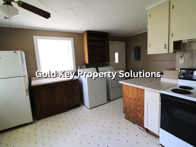 Building Photo - !!COMING SOON!! 2 Bed and 1 Bath Home For ...