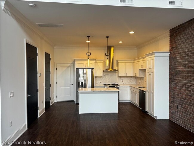 Building Photo - 431 S Eton St