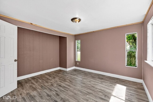 Building Photo - 4321 Ridgeway Ave
