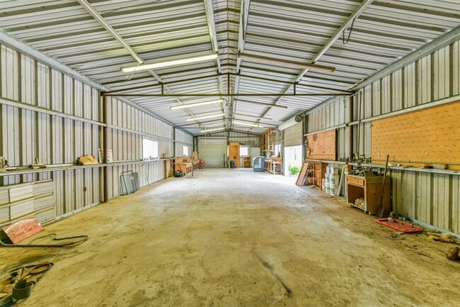 Building Photo - 5314 Pine Ave