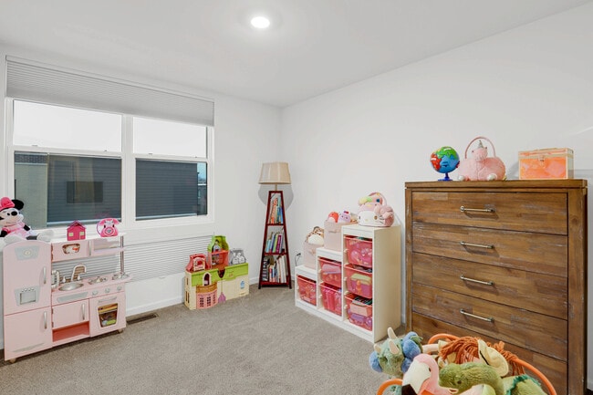 Building Photo - 1200 Lakepointe Dr