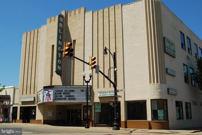 Building Photo - 1415 S Barton St