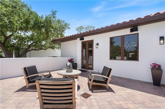 Building Photo - 1312 SE 2nd Ct