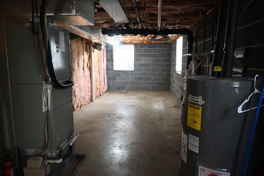 Storage room - 4011 W Englewood Blvd