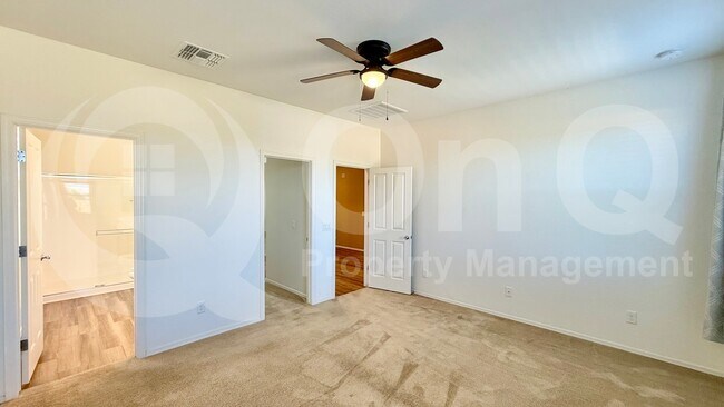 Building Photo - 5215 S 18th Pl