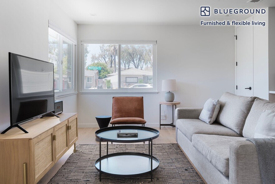 Building Photo - 2124 San Antonio Pl
