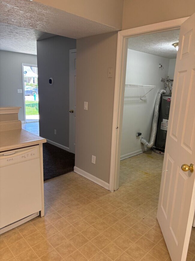 Building Photo - Charming 3-Bedroom Home in Fountain Square – Prime Location Near I-65!