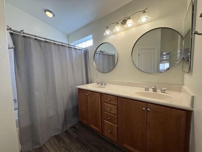 Building Photo - Vail School District Beauty with Solar for low electric bills