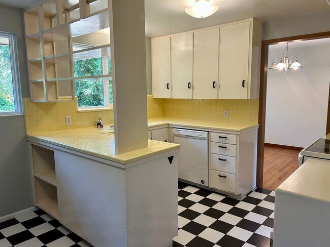 Building Photo - Meadowbrook Home