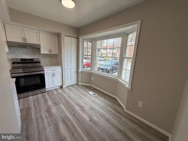 Building Photo - 4924 McFarland Dr